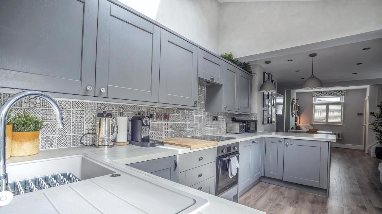 Modern 3-Bed House On Tarporley High Street Βίλα Εξωτερικό φωτογραφία